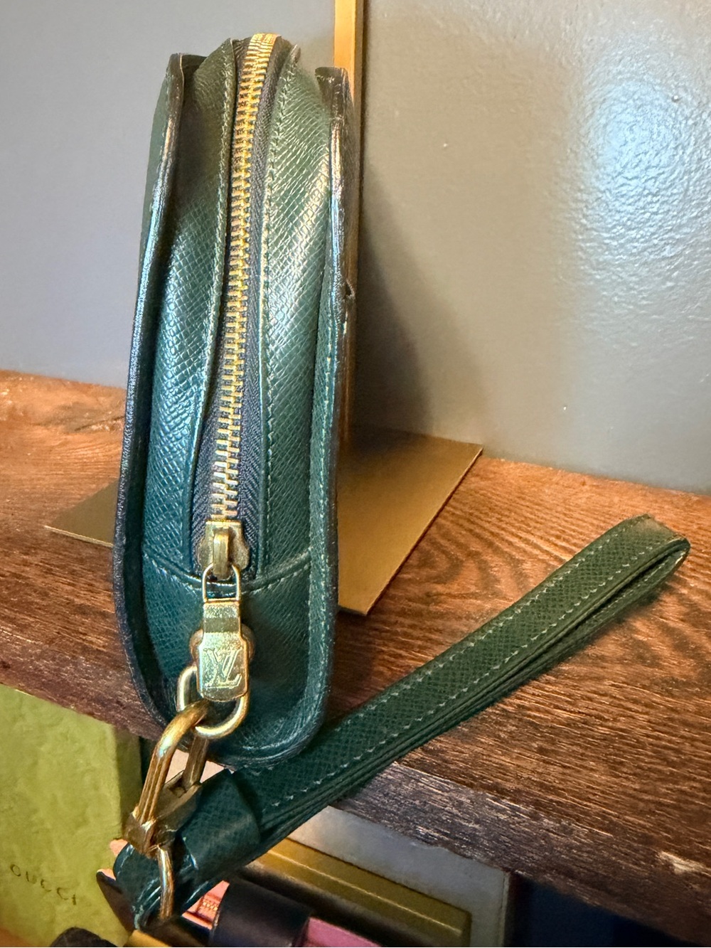 Louis Vuitton Vintage Green Textured Leather Toiletry Wristlet - Picture 4 of 8